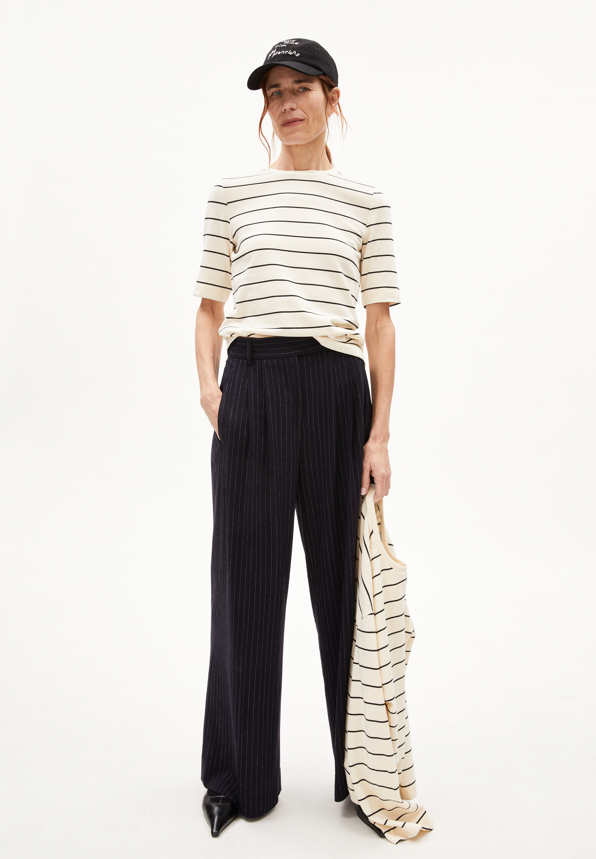 JAANISARA FINE STRIPE T-shirt coupe ajustée en coton bio mélangé