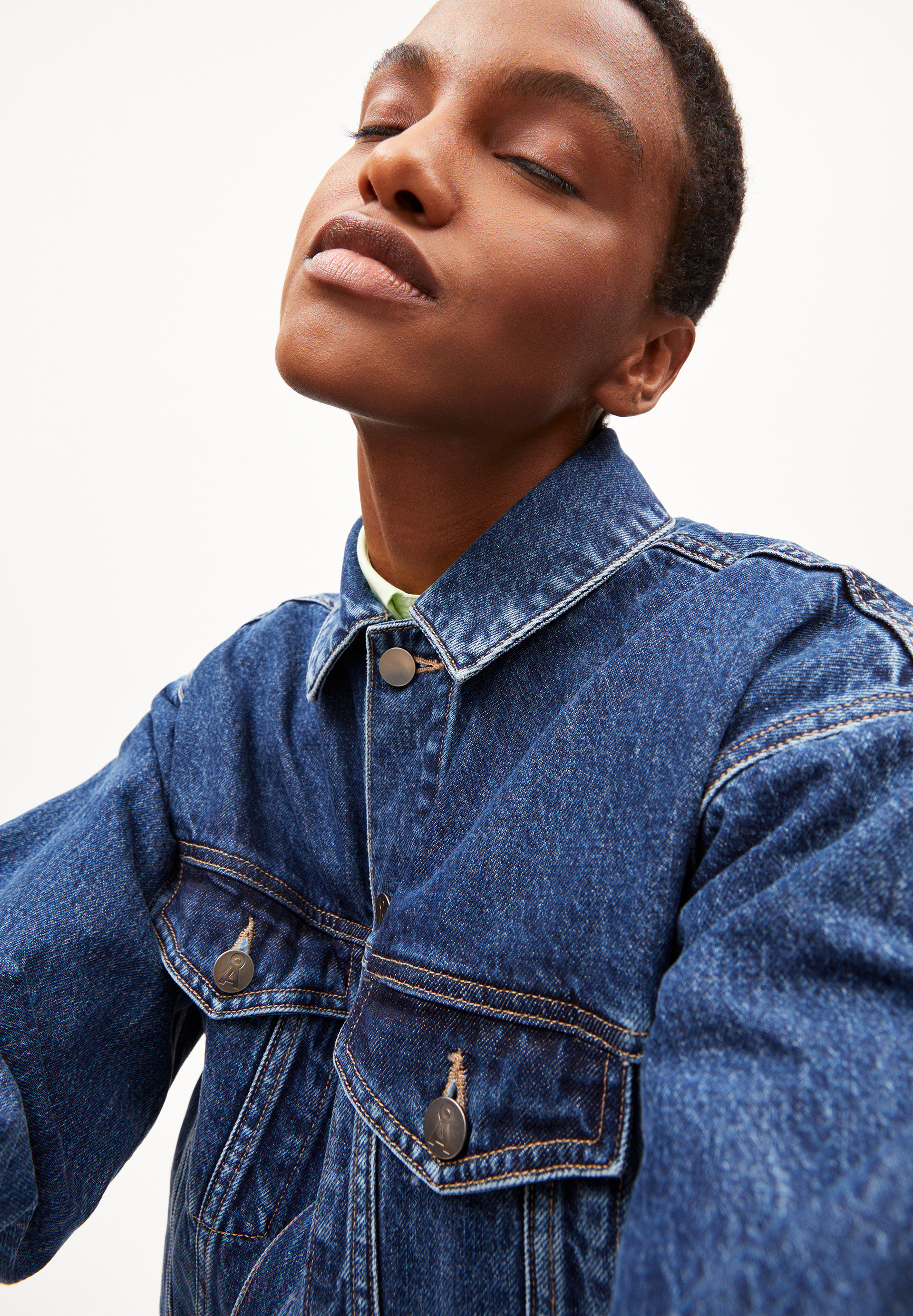 VELITAA OVERSIZED Veste en jean coupe oversize en coton bio mélangé