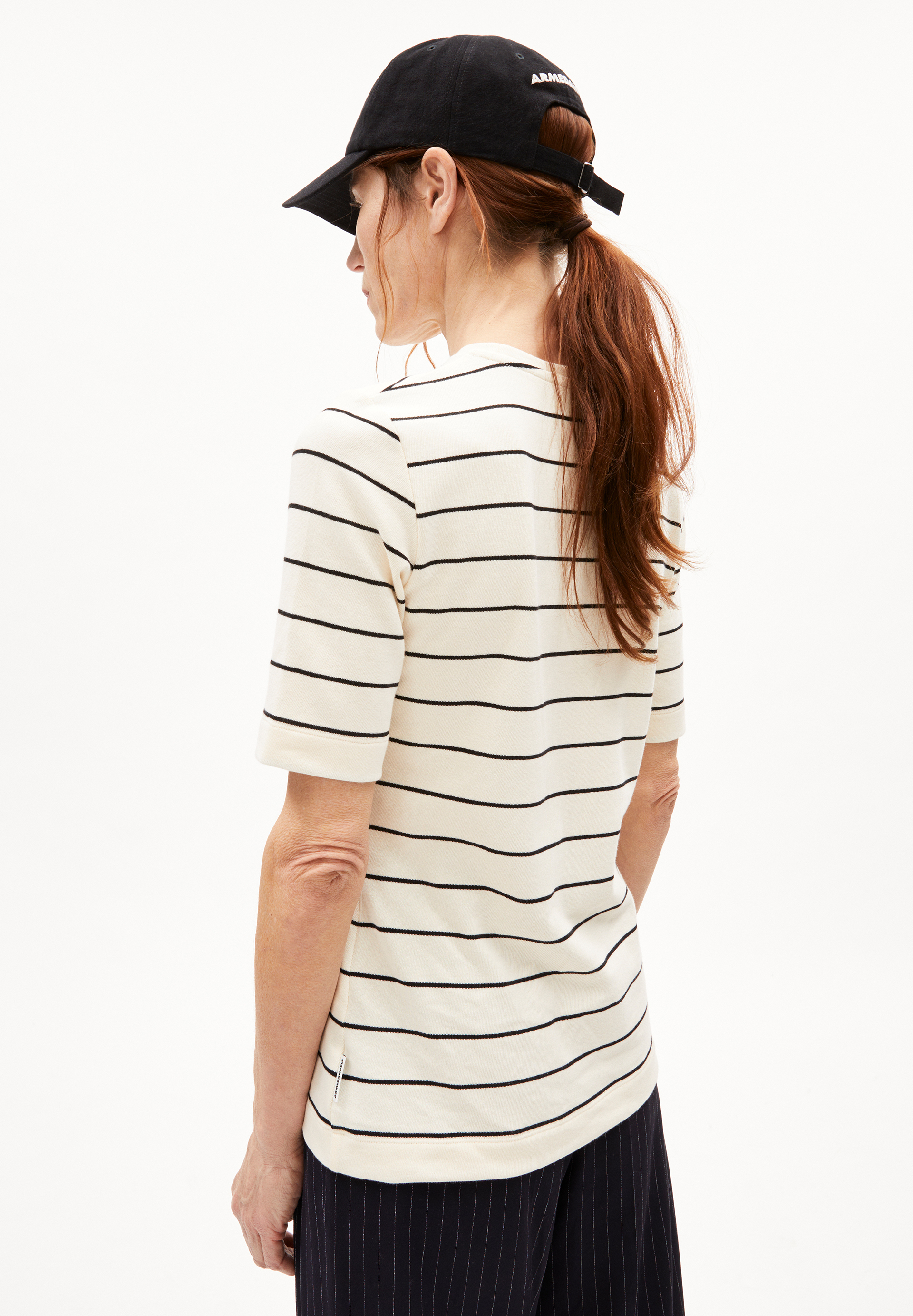 JAANISARA FINE STRIPE T-shirt met slim fit van biologische katoenmix