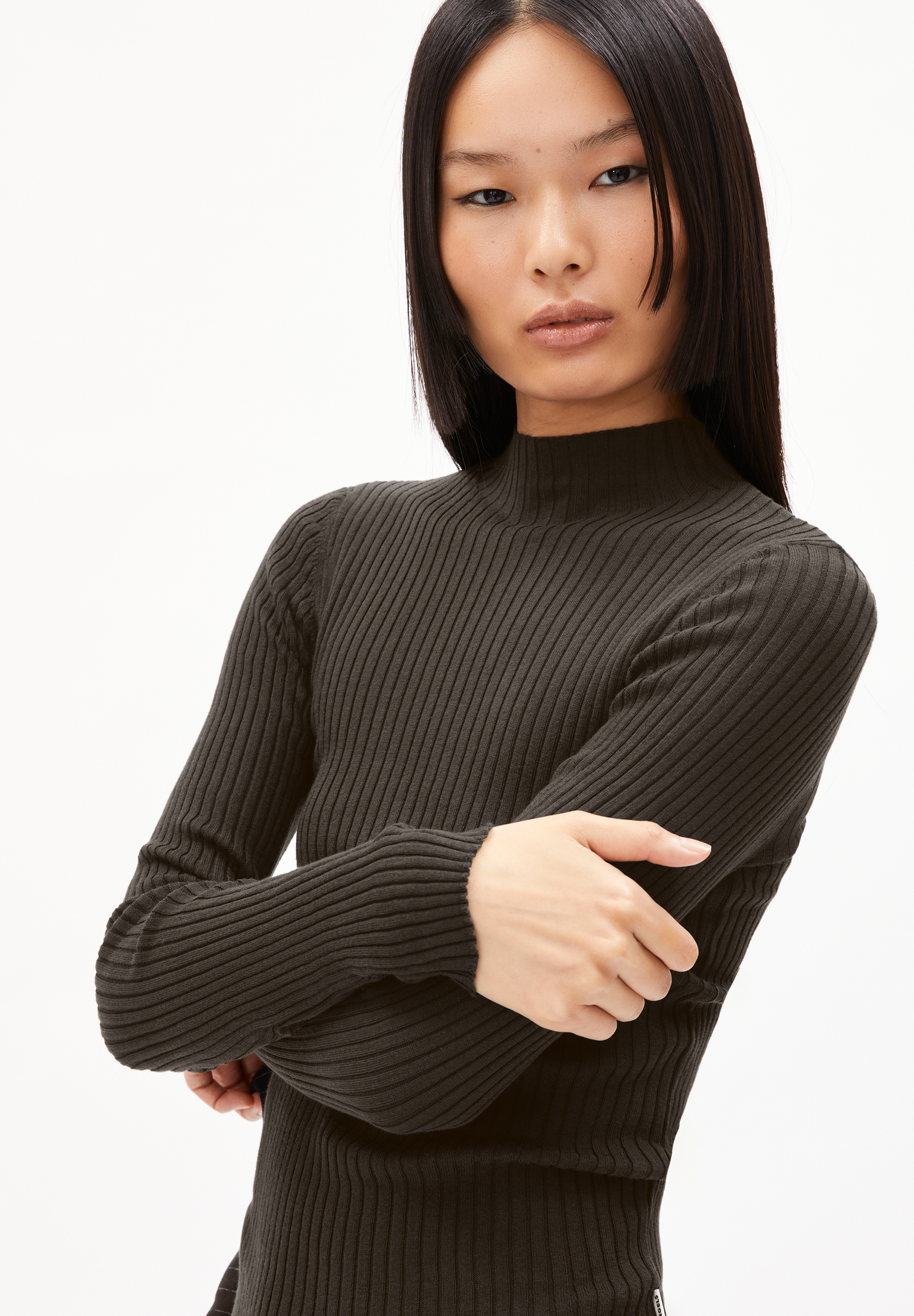 ALAANIA Pullover Slim Fit aus Bio-Baumwolle