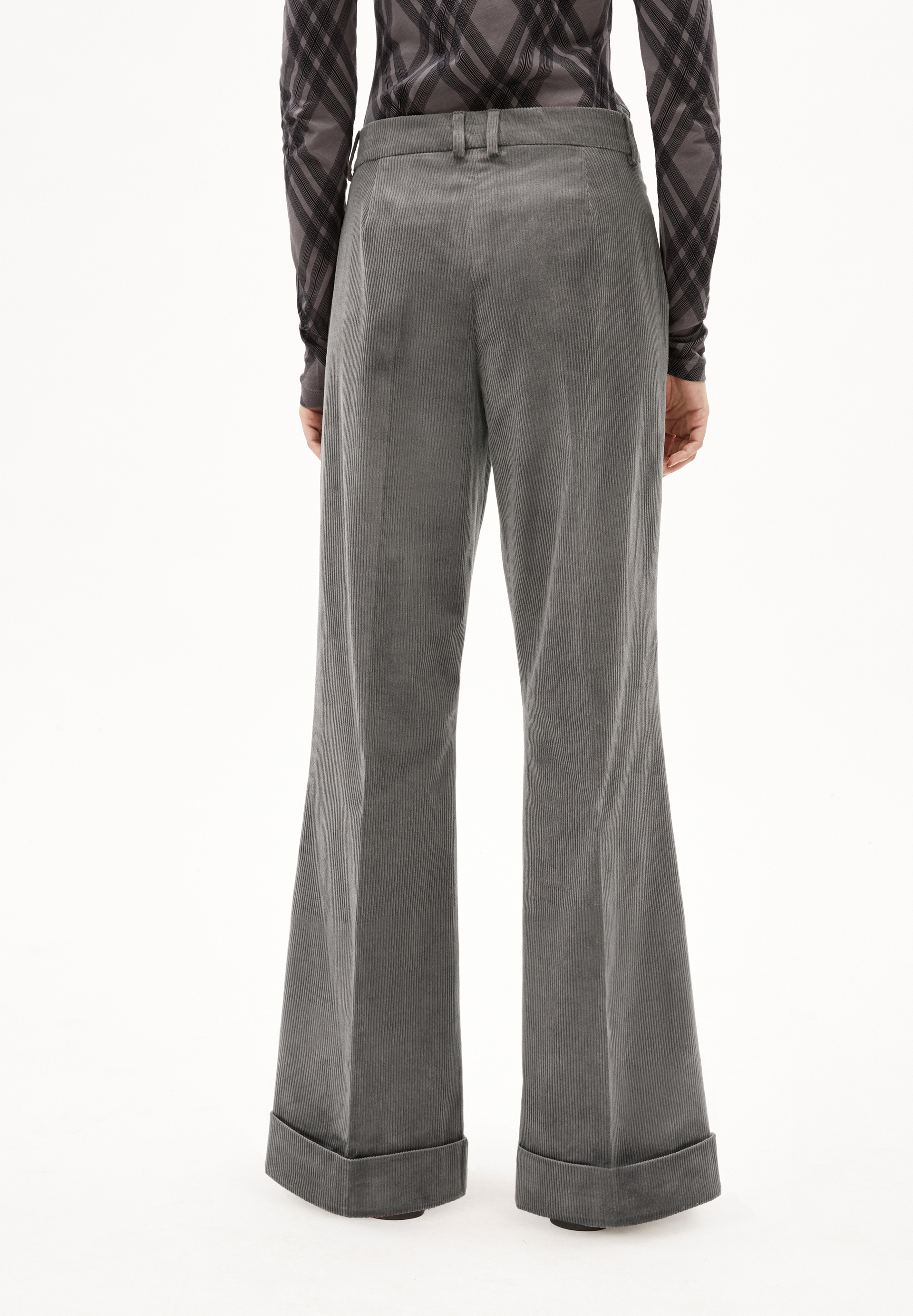 XELLAA CORDUROY Pantalon en toile en coton bio mélangé