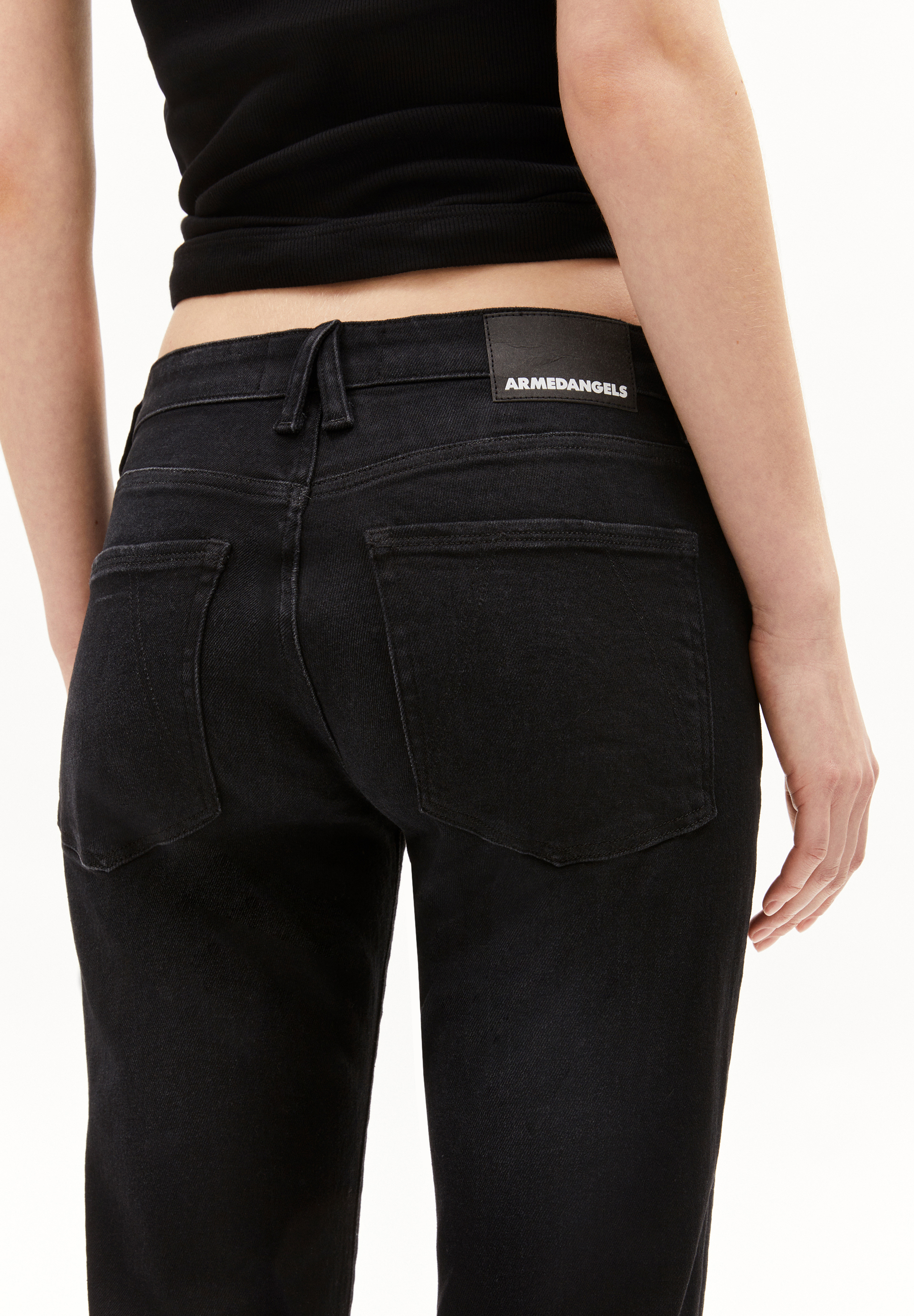 LINNAA X LOW Boot cut low waist van biologische katoenmix