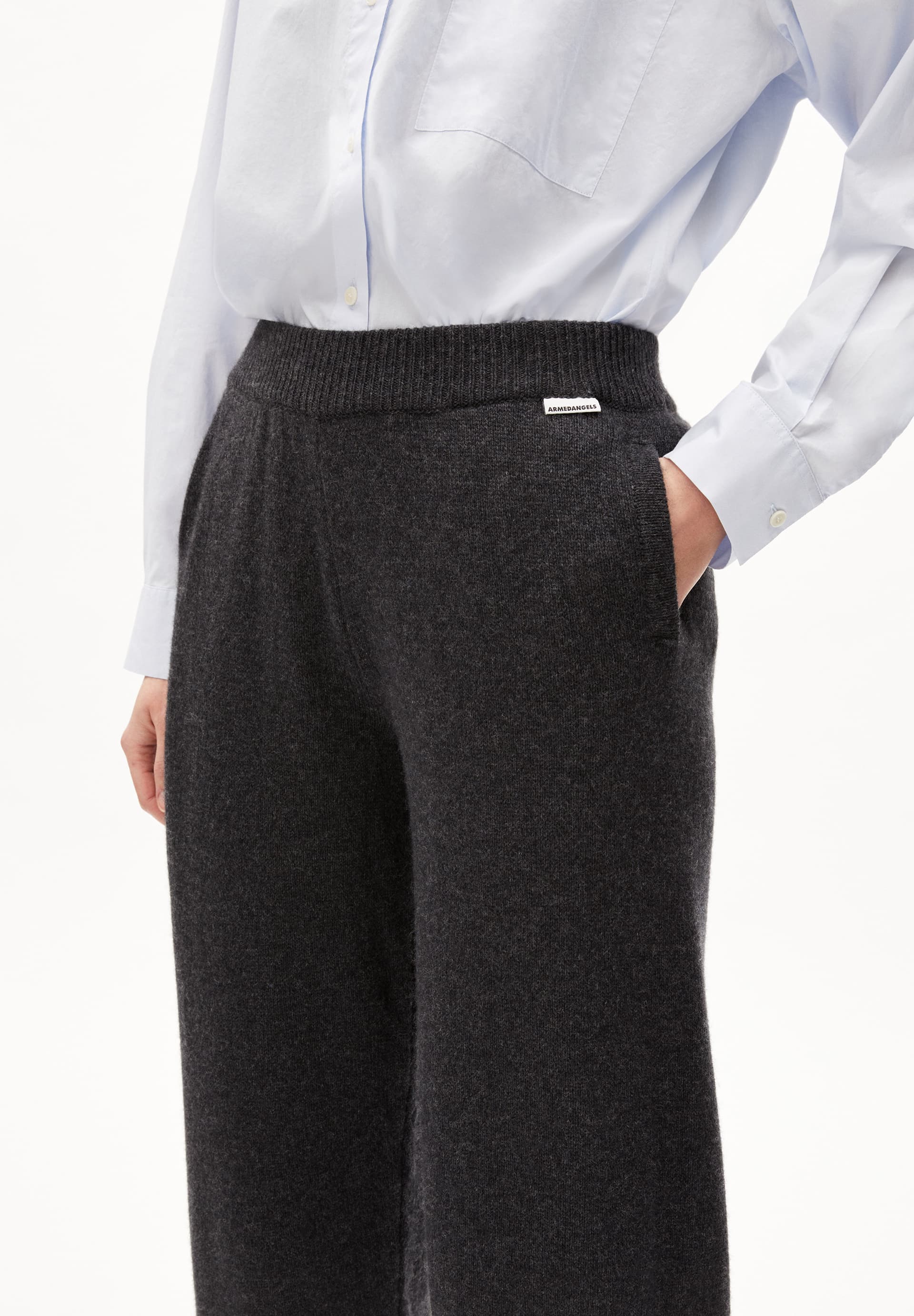 FINNIAA Pantalon en tricot, mélange de laine bio