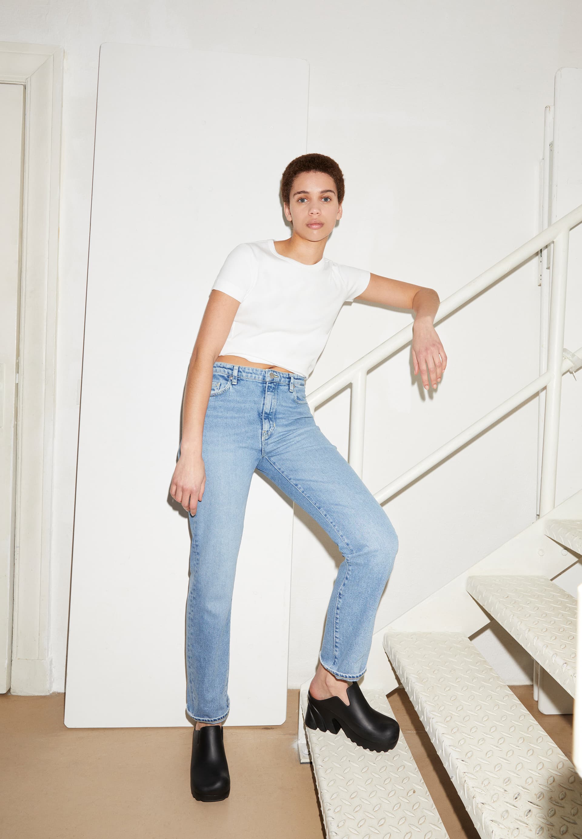 CARENAA Jean jambe droite taille mi-haute en coton bio mélangé stretch confortable