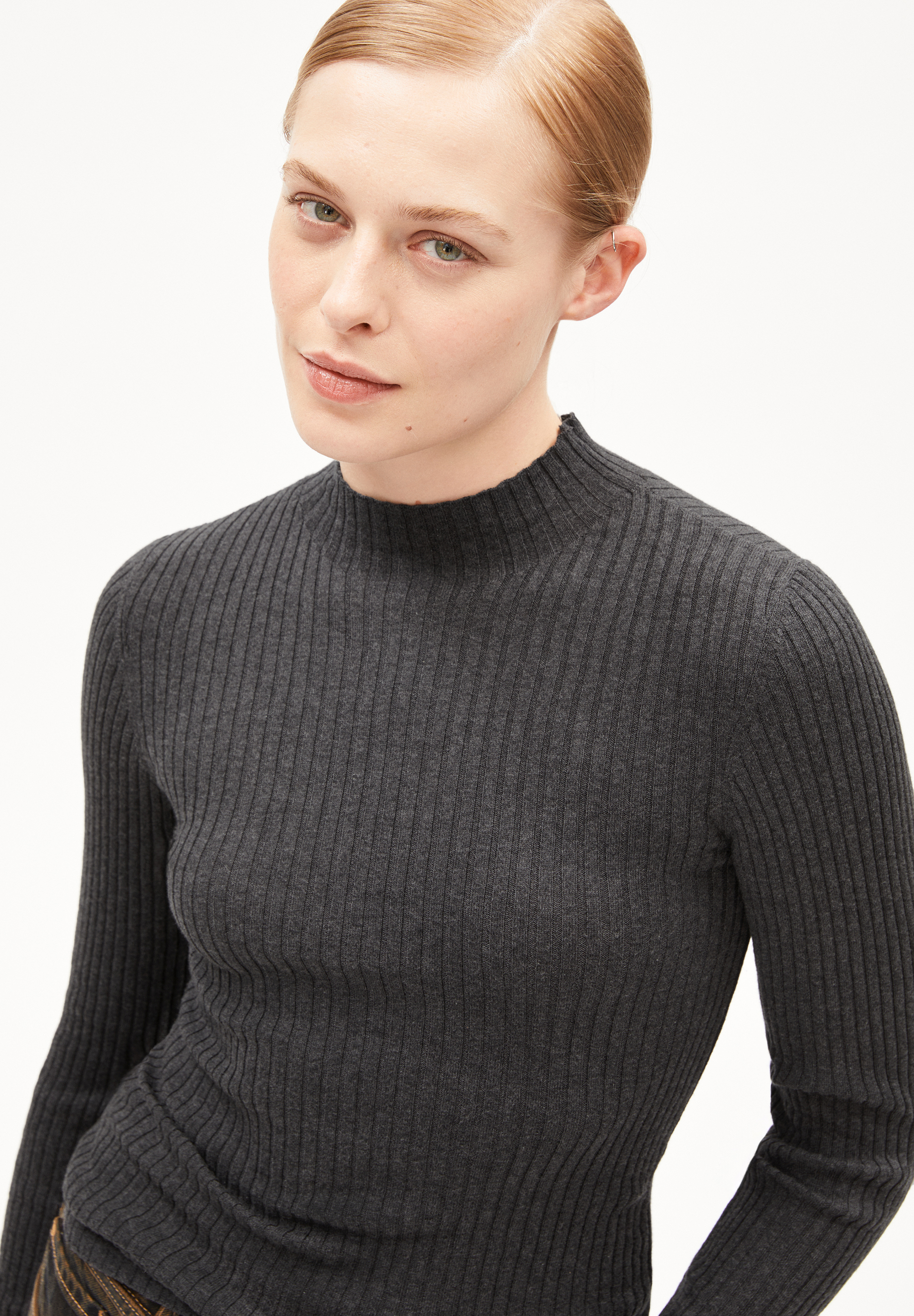 ALAANIA Pullover Slim Fit aus Bio-Baumwolle