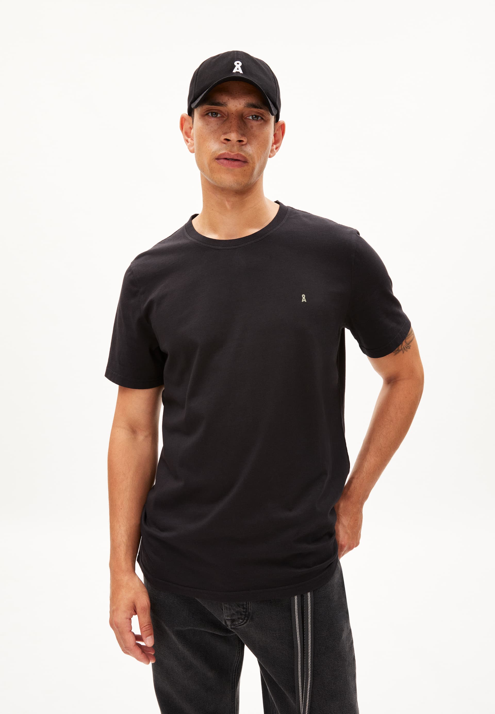 LAARON - Männer Relaxed Fit T-Shirt - schwarz