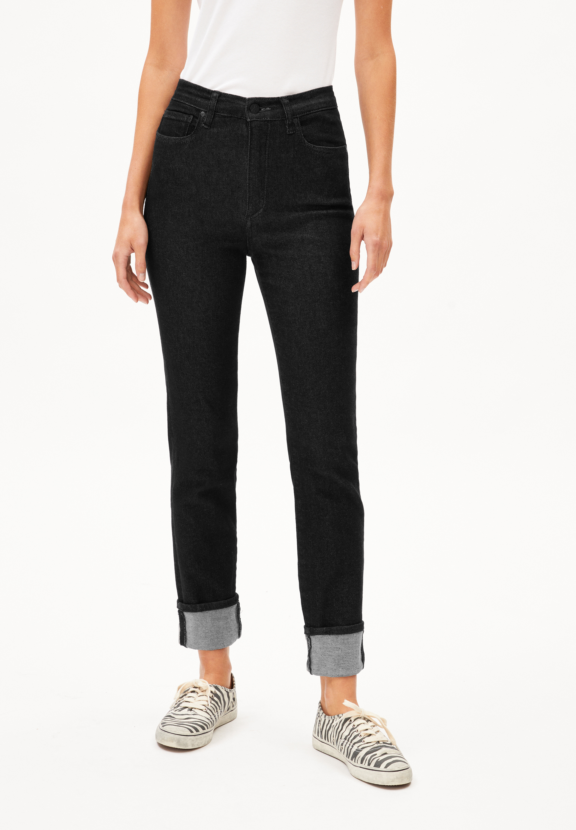 LEJAANI X TURN UP - Frauen Slim Fit Jeans - schwarz