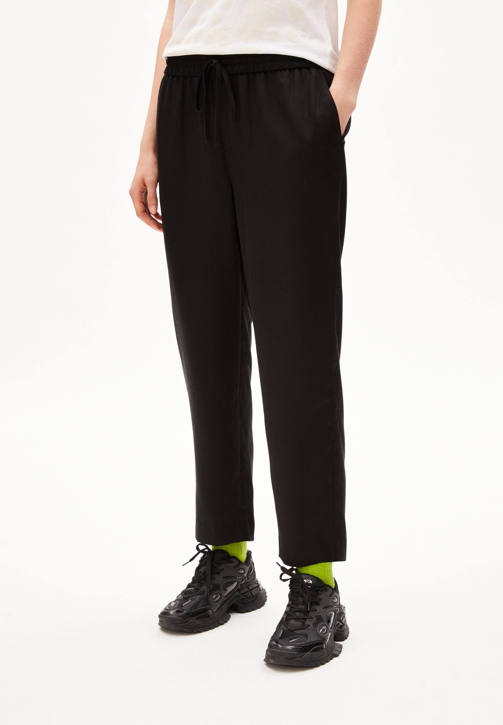 KAADIA TAPERED - Frauen Relaxed Fit Hose - schwarz