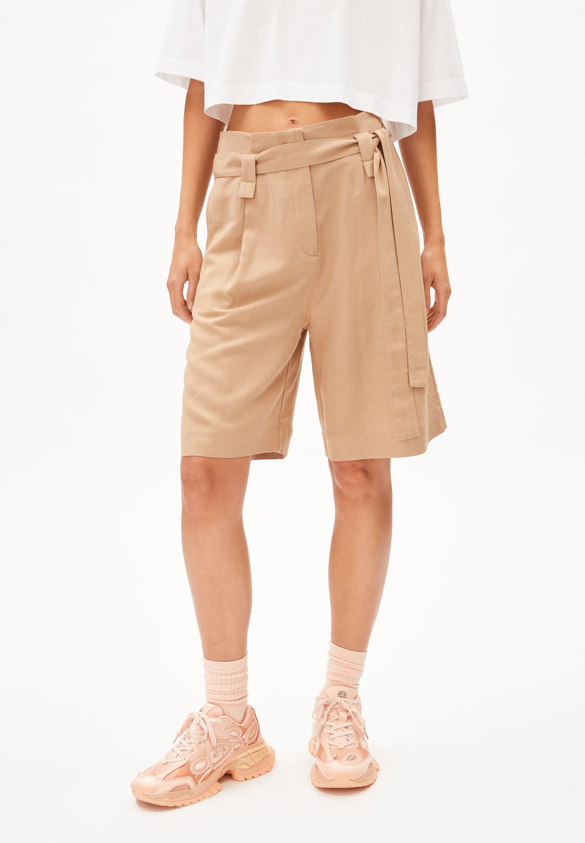 MIRENAA LINO - Frauen Relaxed Fit Shorts - braun