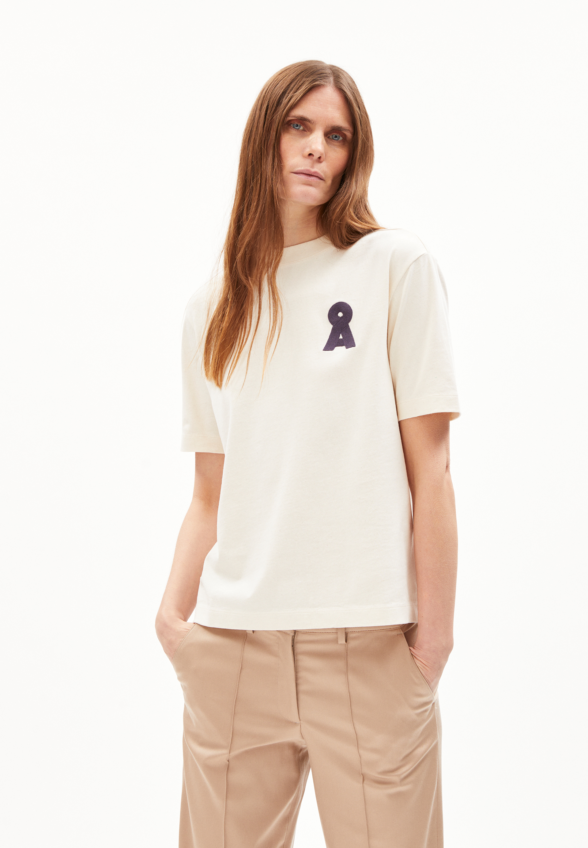 TARJAA Å EMBRO - Frauen Loose Fit T-Shirt - beige